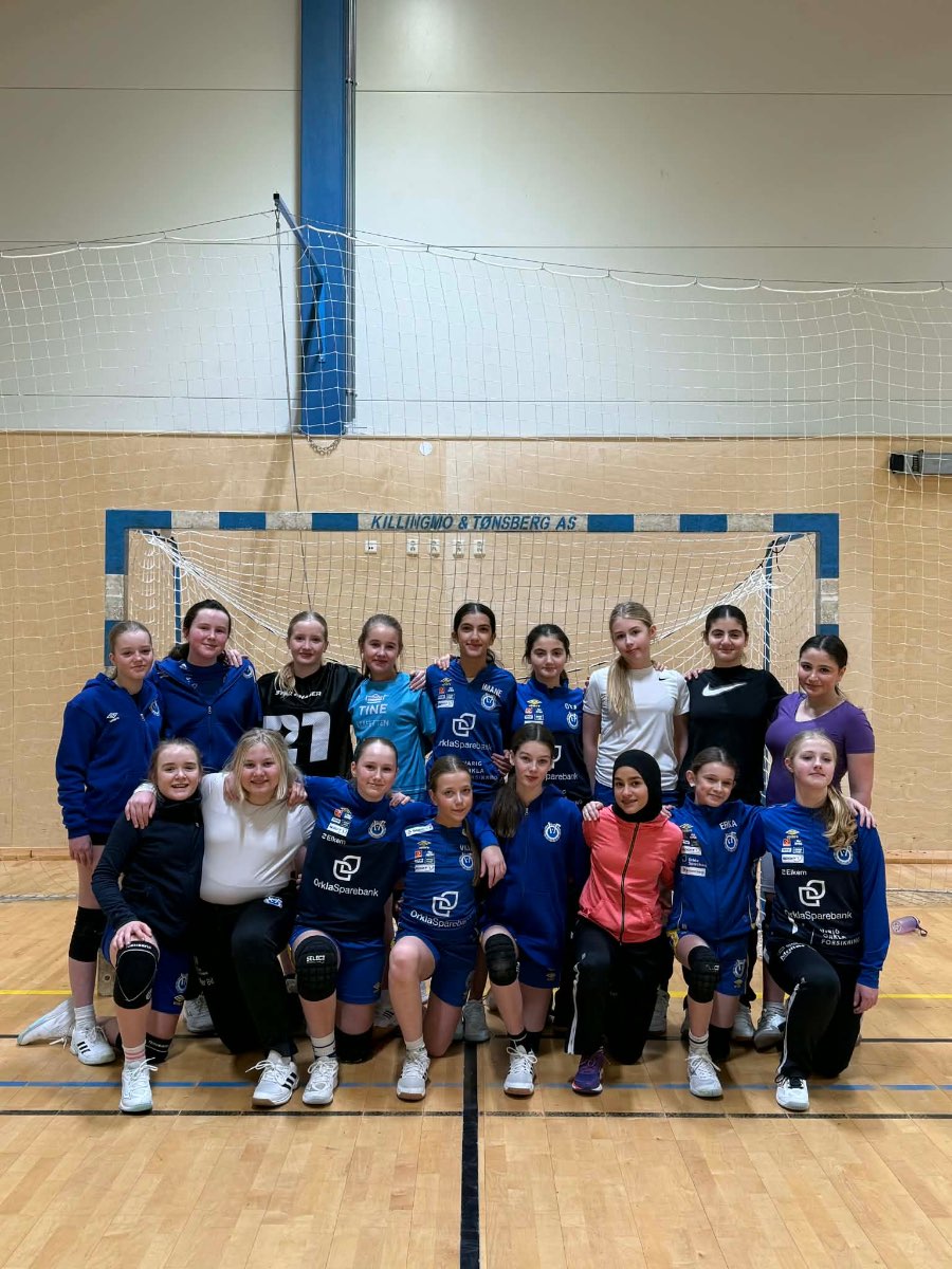 Bilder viser de flotte handballspillerne på OIF J12. Fotograf Grethe Asbøll